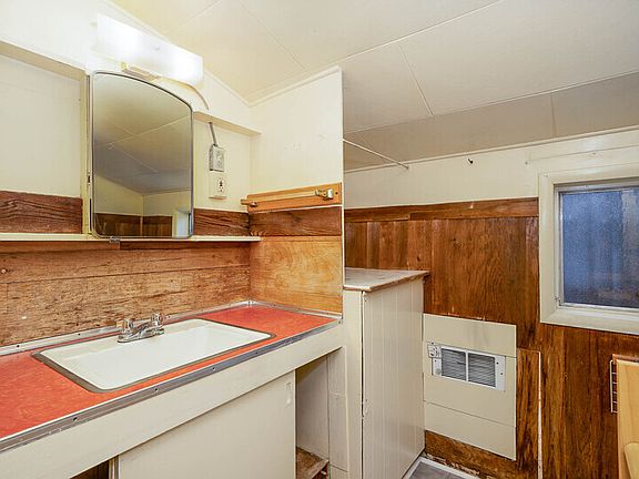 5th image of 2235 Fairview Ave E APT 15
