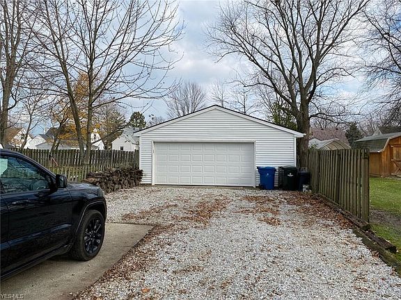 4th image of 971 Lakewood Beach Dr