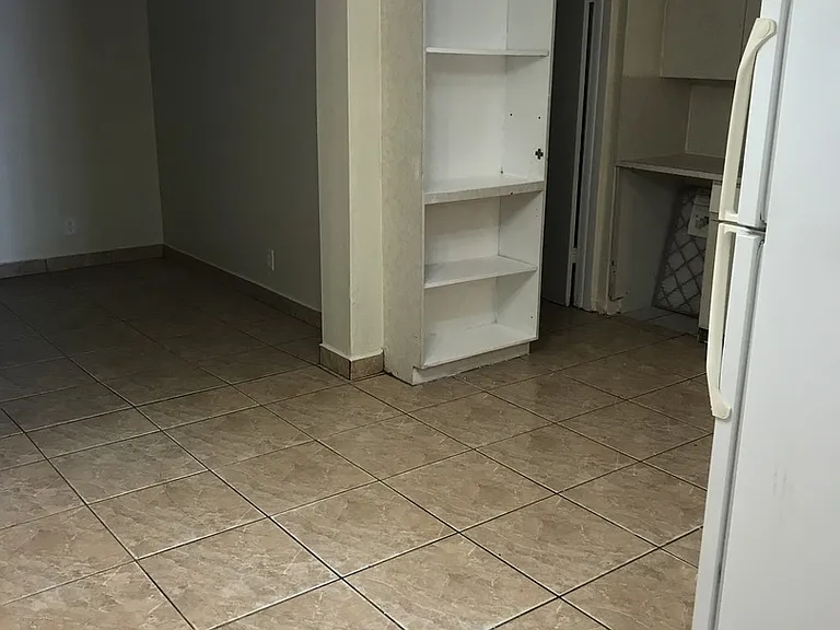 554 NW 40th Ct — Photo 3