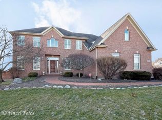 6011 Hazelwood Dr, Crystal Lake, IL 60012