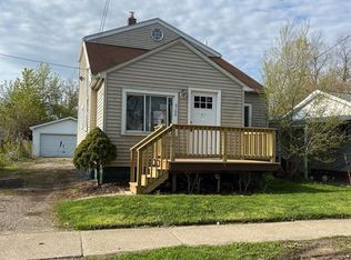 2122 E Whittemore Ave, Burton, MI 48529