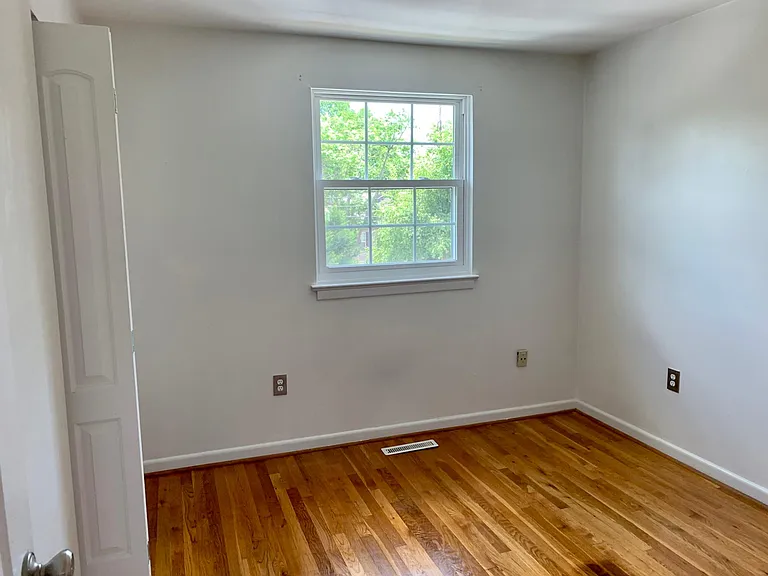 Second bedroom.