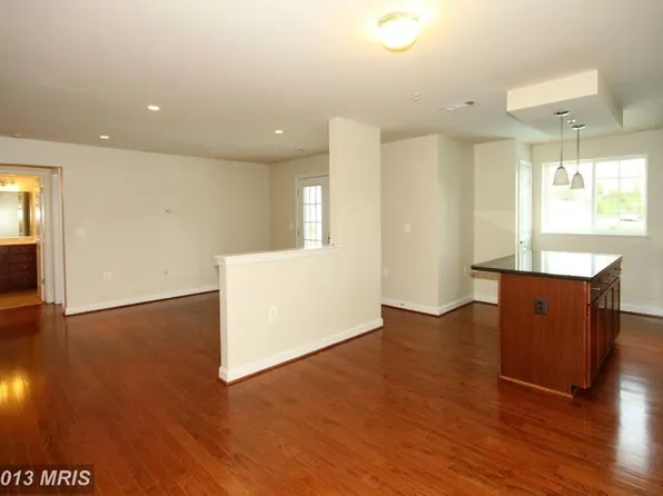 4193 S Four Mile Run Dr Unit 404, Arlington, VA 22204