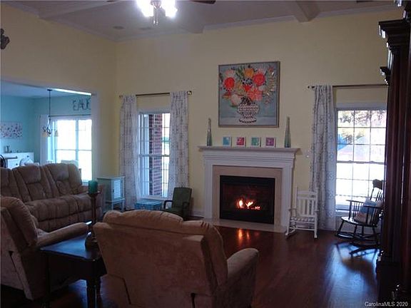 5th image of 4267 Woodsbury Ln