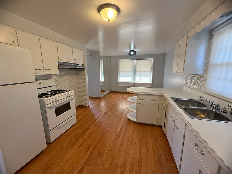 12821 S Manistee Ave — Photo 8