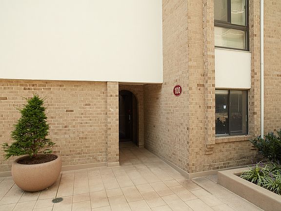 2nd image of 100 Monroe St #10