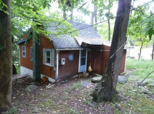 38 Old Woodland Trl, Oak Ridge, NJ 07438