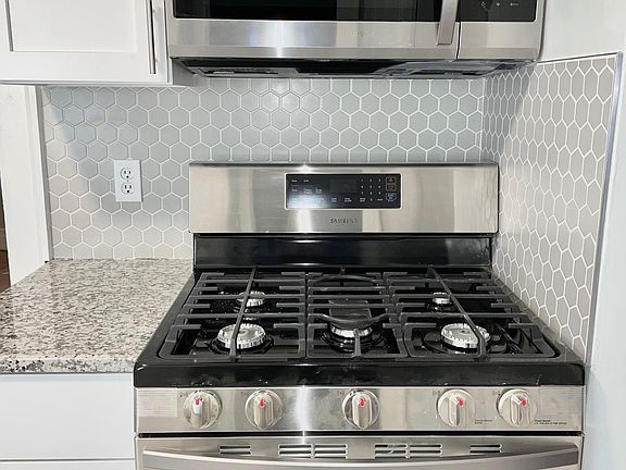 4th image of 2137 Morrison Ave