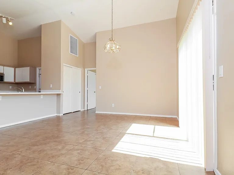 9015 W Roanoke Ave — Photo 6