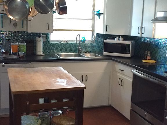5th image of 210 Lakeview Ln