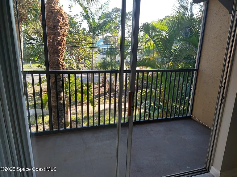 1020 Pinetree Dr #8 — Photo 13