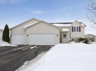 813 Heritage Trl, Belle Plaine, MN 56011