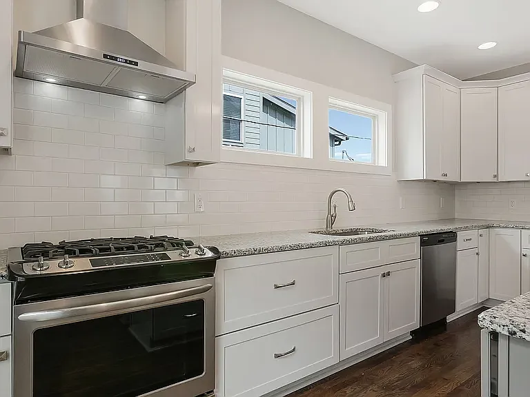 938A Spain Ave — Photo 5