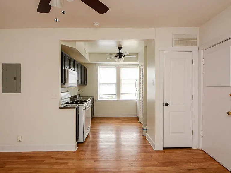 4804 N Avers Ave #202 — Photo 10