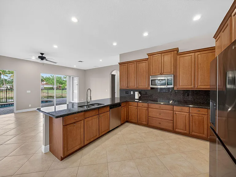 12054 Aviles Circle Palm — Photo 14