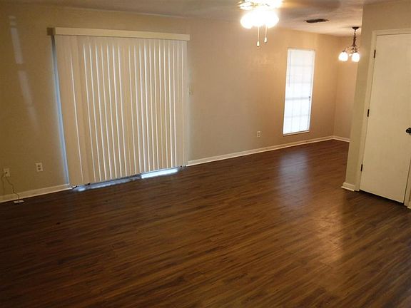 4th image of 2012 Bradford Ct APT B
