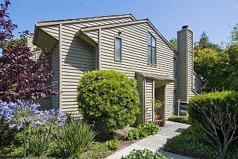 Main :: 37 Willow Lane