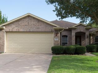 10104 Forest Spring Ln, Pearland, TX 77584