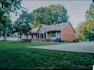 220 Valiant Dr, Paducah, KY 42001
