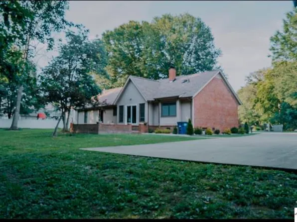 220 Valiant Dr, Paducah, KY 42001