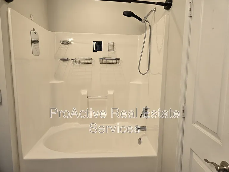 2424 Chancery Ln — Photo 20