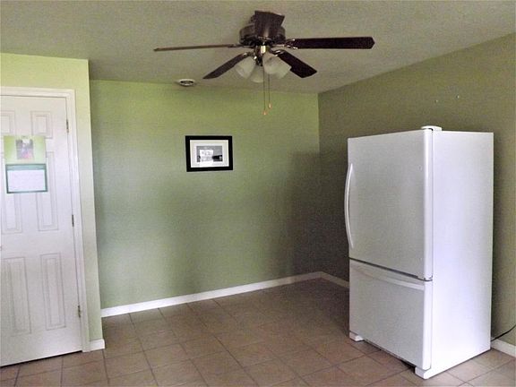 5th image of 492 Ballard St