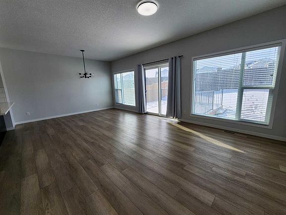 5th image of 365 NE Edith Rd NW