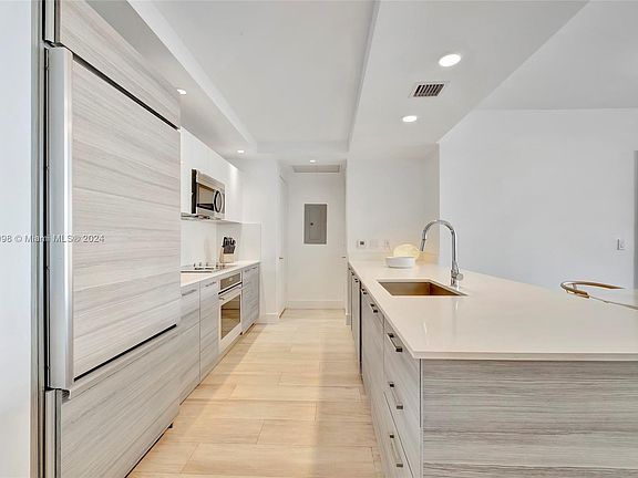 3rd image of 121 NE 34th St #2407
