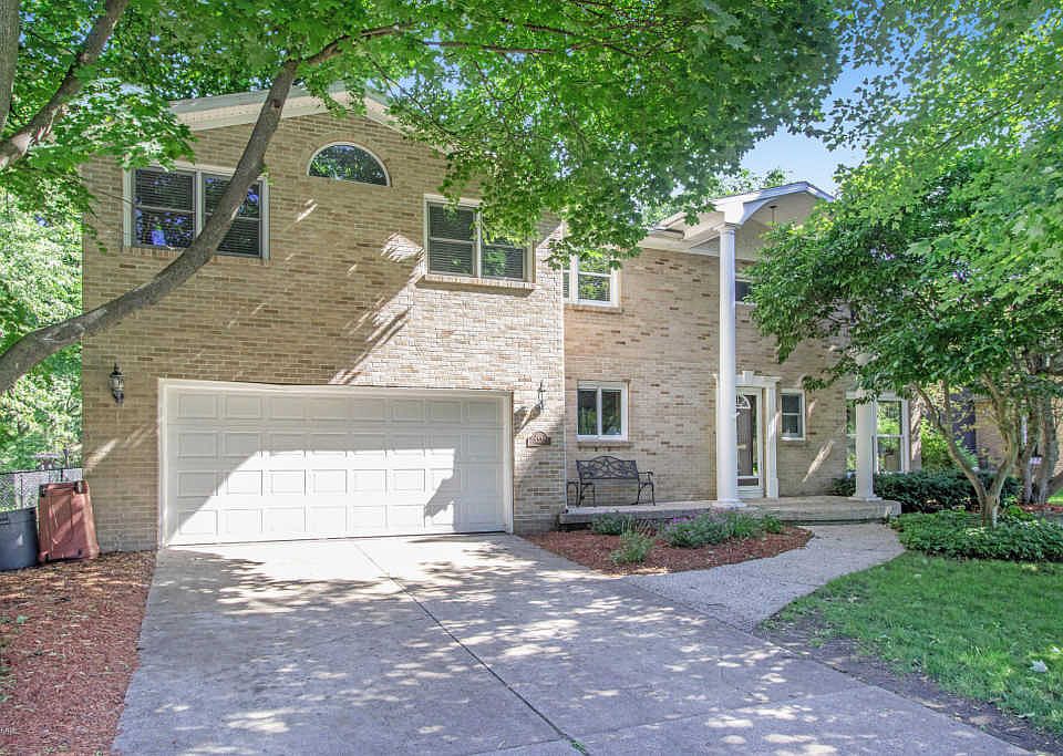 1st image of 2443 Oakwood Dr SE