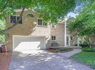 2443 Oakwood Dr SE, East Grand Rapids, MI