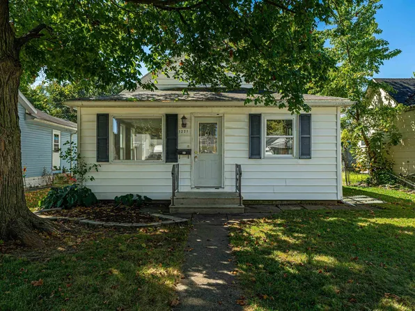 1221 Pekin St, Lincoln, IL 62656