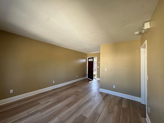 4th image of 1160 E Lexington Ave E #16