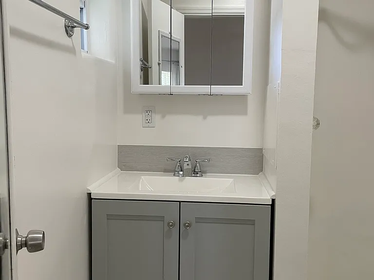 810 1st Ave NW #1 — Photo 6