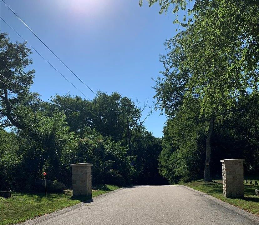 2nd image of 48 Skating Pond Ln