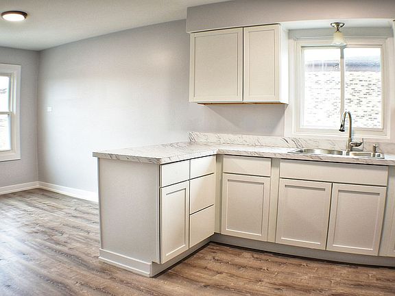 5th image of 274 Crandon Ave