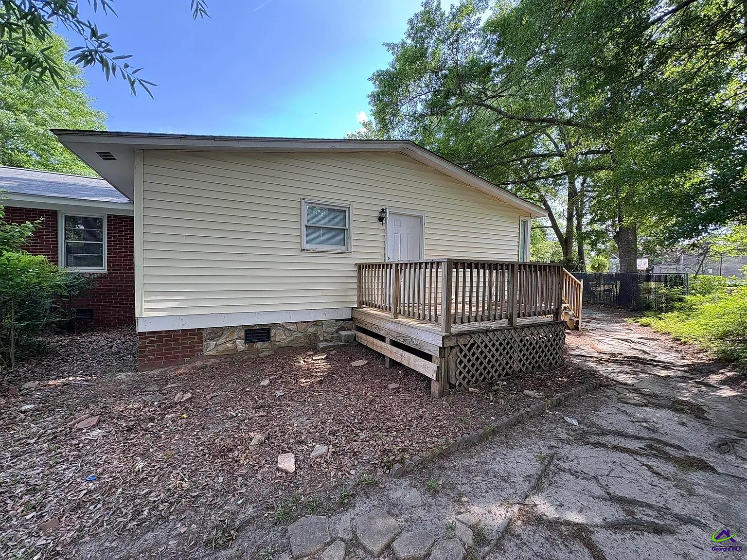 4 bed, 3.0 bath, 1852 sqft, $1,700 — Photo 2