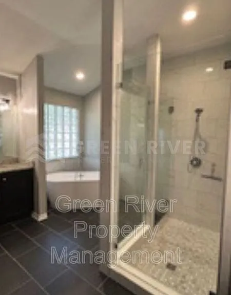 1559 Lakeway Dr — Photo 23