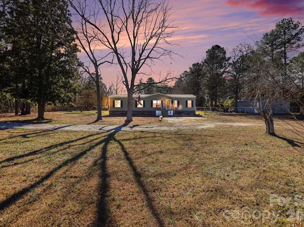 84 Demery Dr, Pembroke, NC 28372