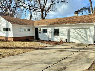 421 Countryside Dr, Wheaton, IL 60187