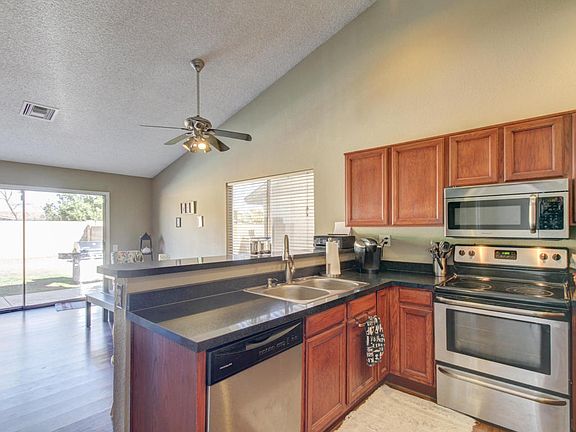 4th image of 1006 W Sequoia Dr