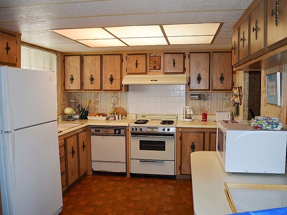 3rd image of 4271 N 1st St Spc 32