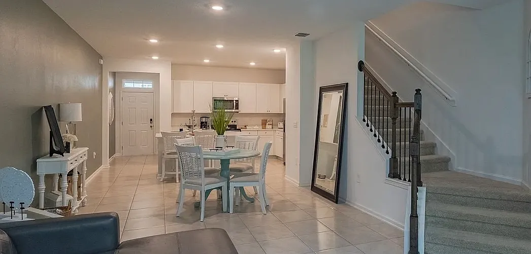 3 bed, 2.5 bath, 2000 sqft, $1,900 — Photo 3