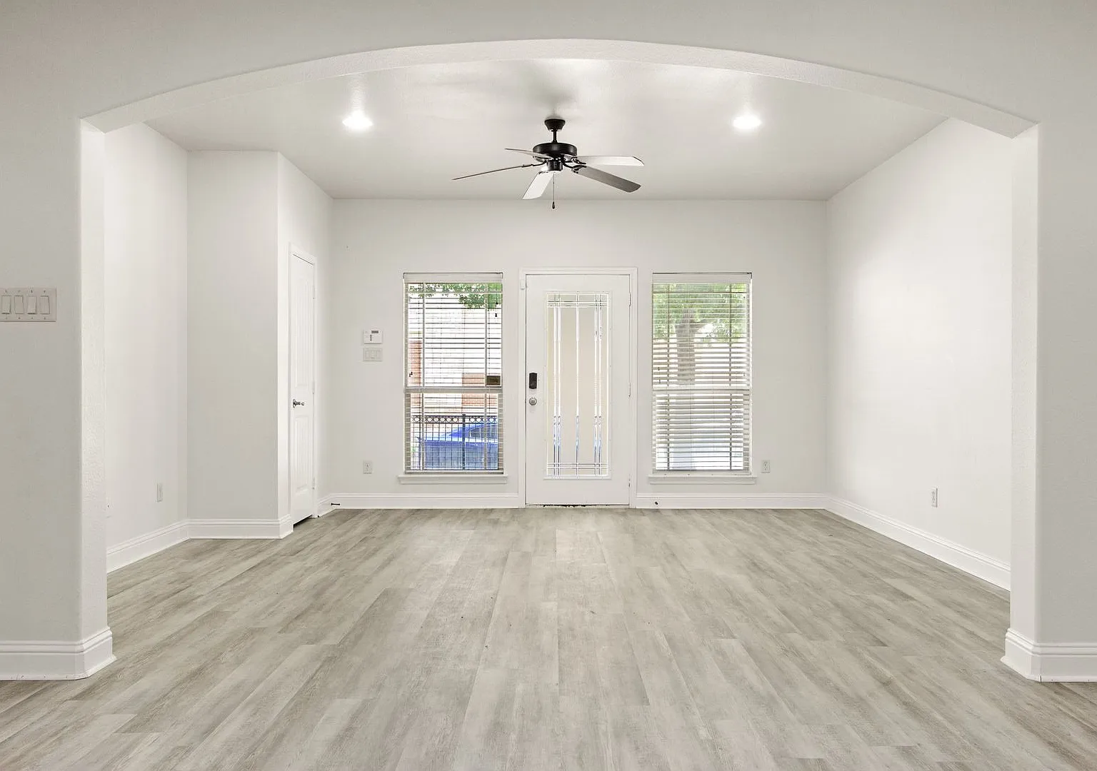 ** Move In July 25th 2027 $5500 ** 5 Bed 3 Bath ** 1 Minute Walk To Tcu Campus ** — Photo 4