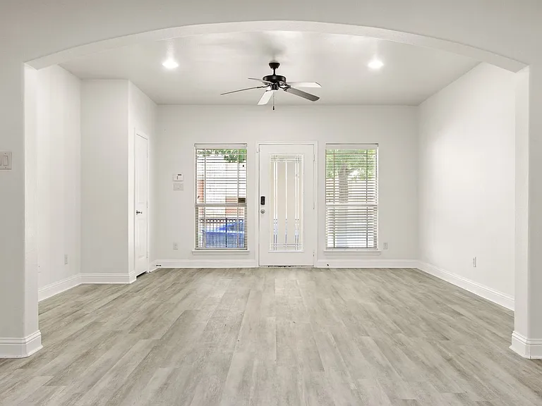 3138 Rogers Ave — Photo 10