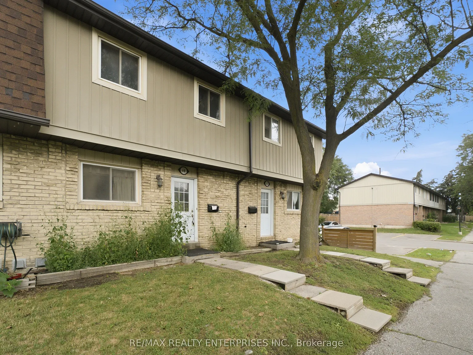 4 bed, $2,500 — Photo 1