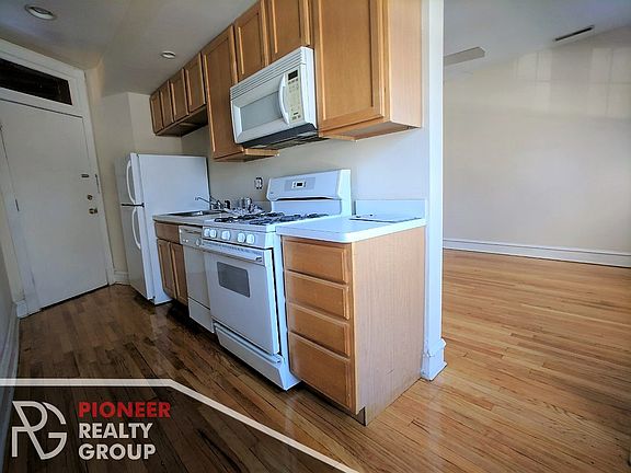 3rd image of 1200 W Wellington Ave #2-3006