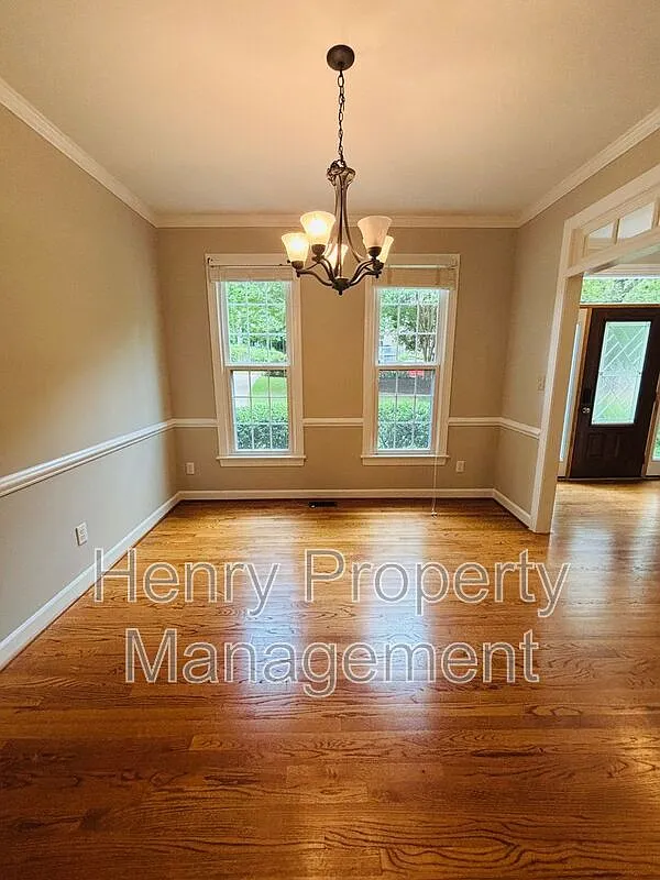 3 bed, 2.5 bath, 2311 sqft, $2,795 — Photo 2