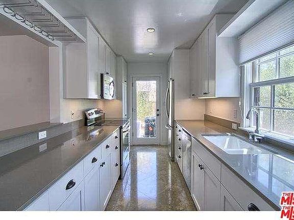 2nd image of 921 16th St APT A