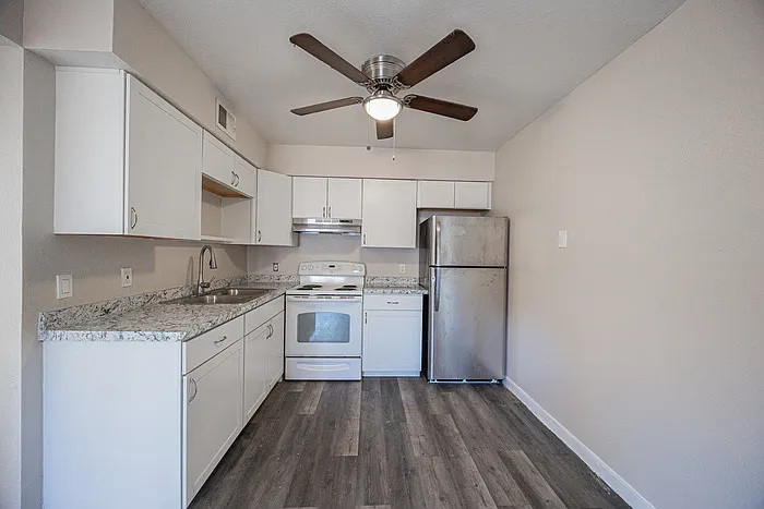 1703 W Mountain View Rd #1 — Photo 5