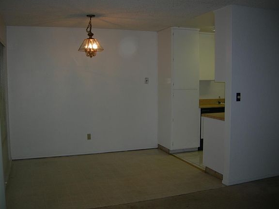 4th image of 310 Tradewinds Dr APT 4